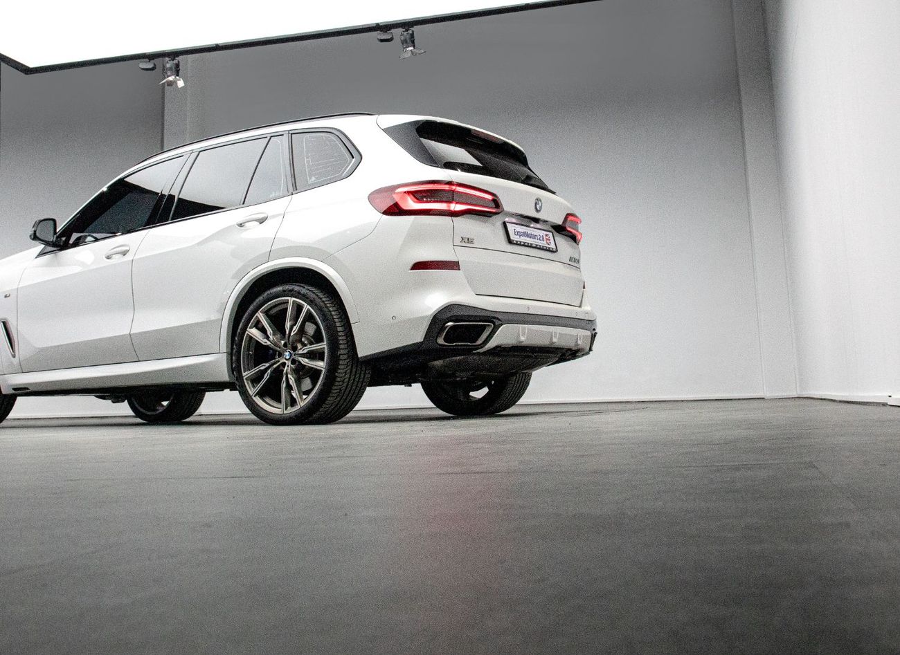 BMW X5 M50i 4.4L