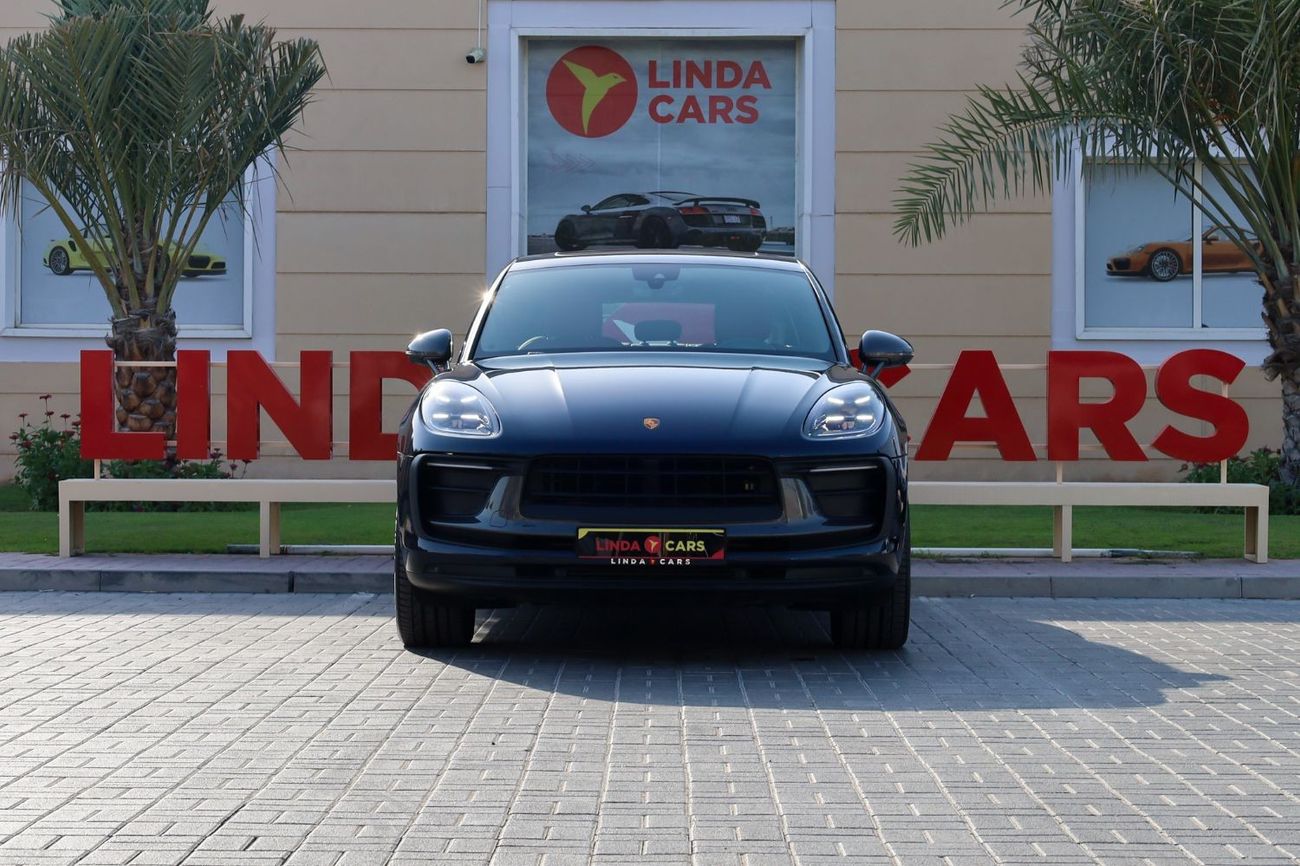 Porsche Macan Porsche Macan T 2023 GCC under Agency Warranty with Flexible Down-Payment/ Flood Free.
