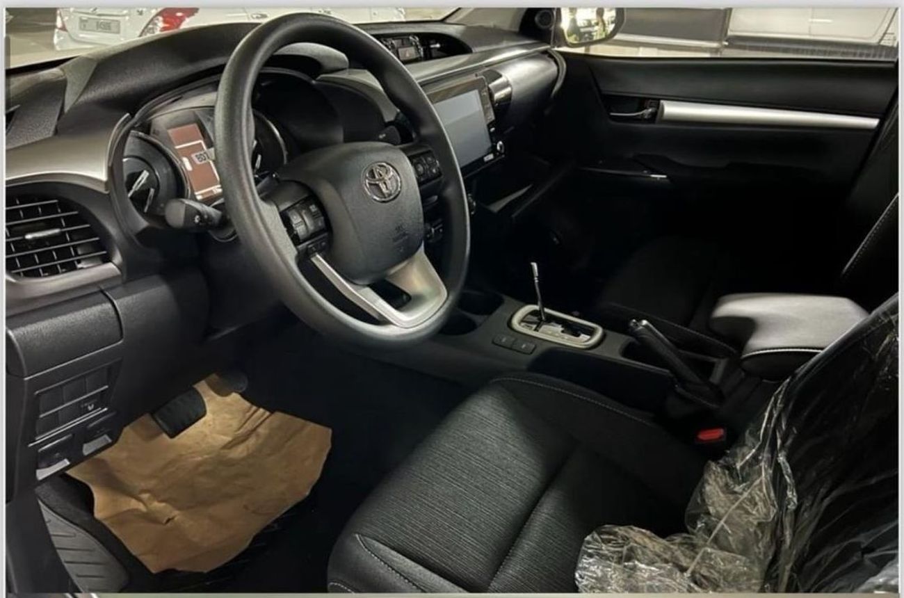 Toyota Hilux 2.4L RS5 Manual . 4x4