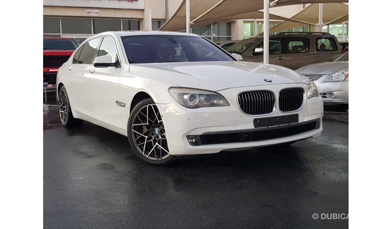 BMW 750Li Bmw750 model 2010 GCC car prefect condition full service full option