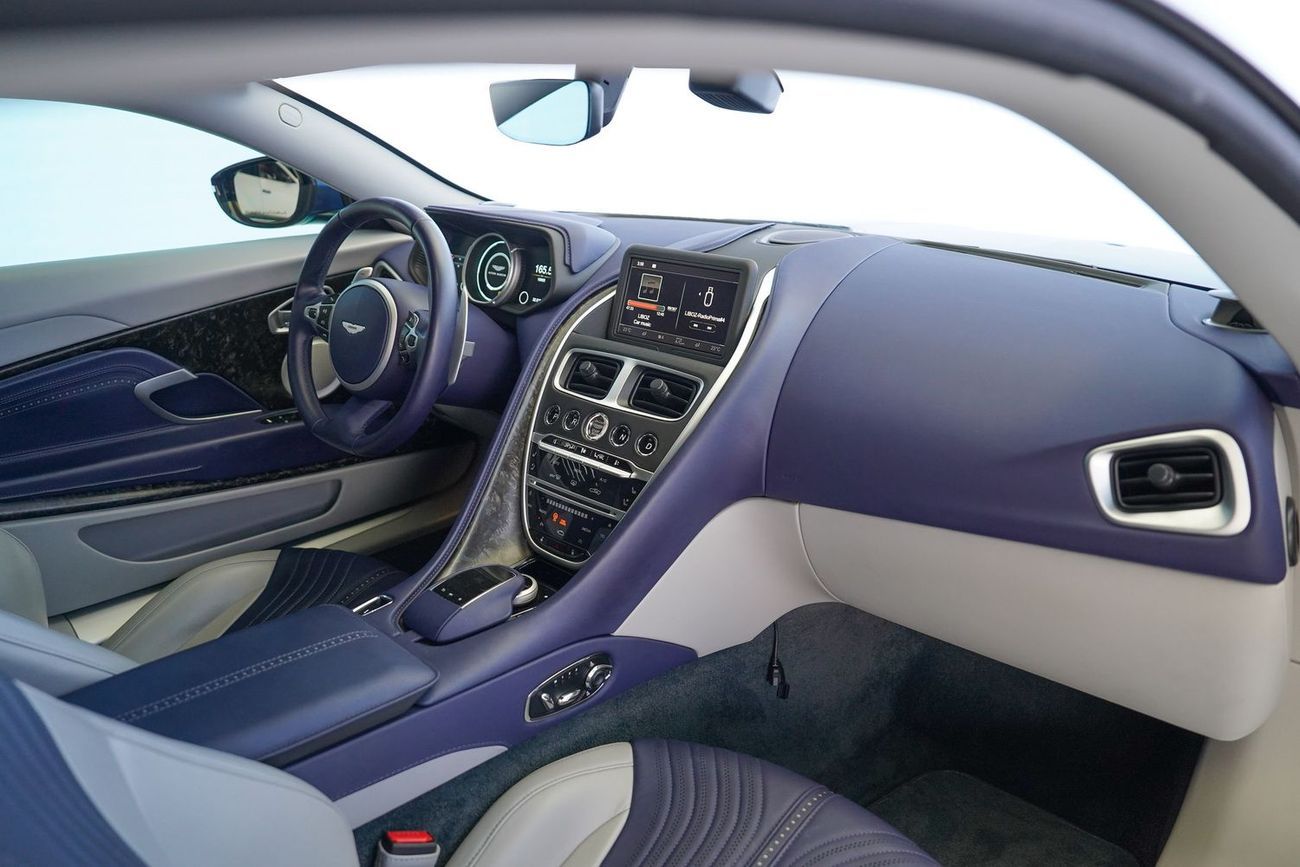 أستون مارتن DB11 Std 5.2L