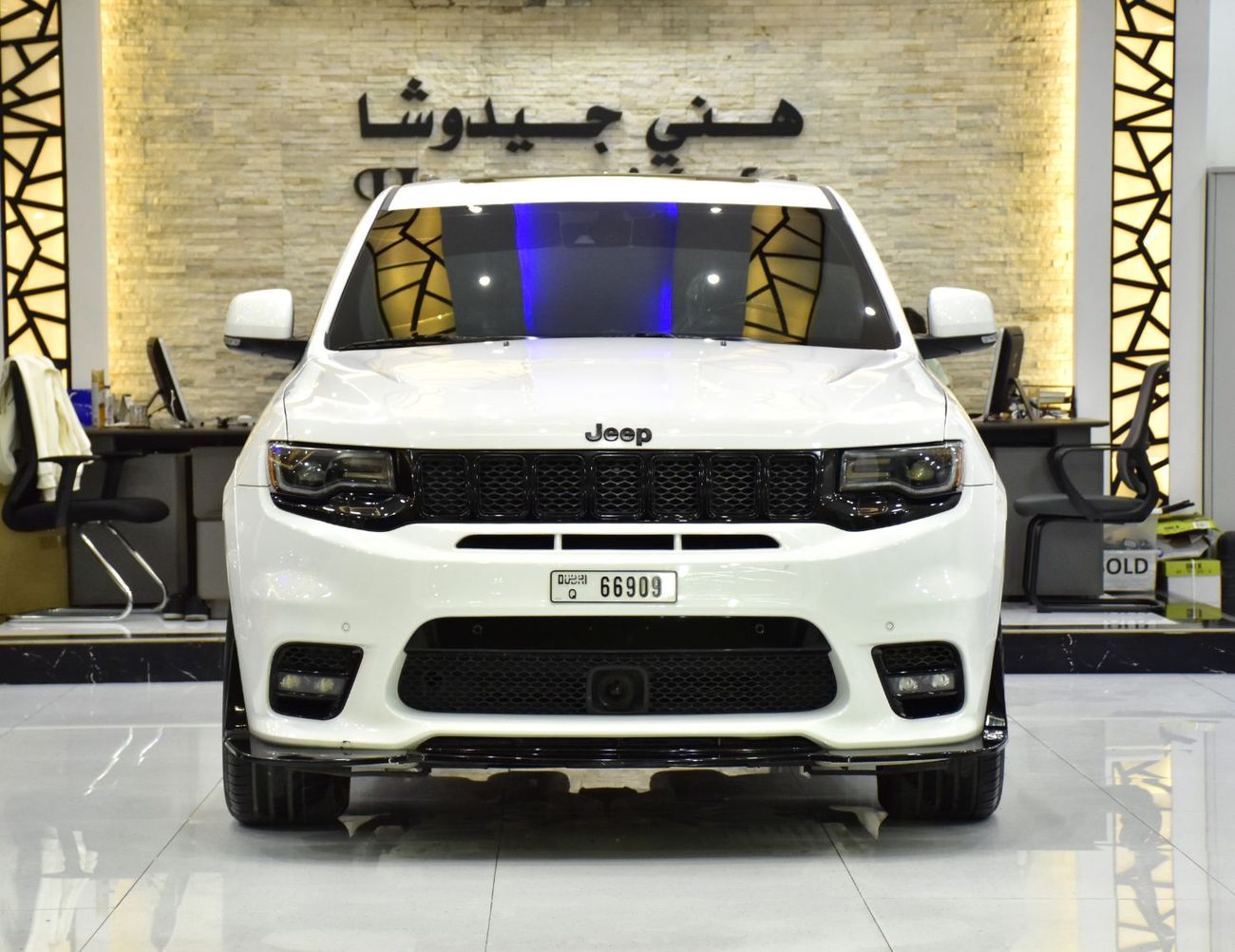 جيب جراند شيروكي EXCELLENT DEAL for our Jeep Grand Cherokee SRT ( 2020 Model ) in White Color Canadian Specs