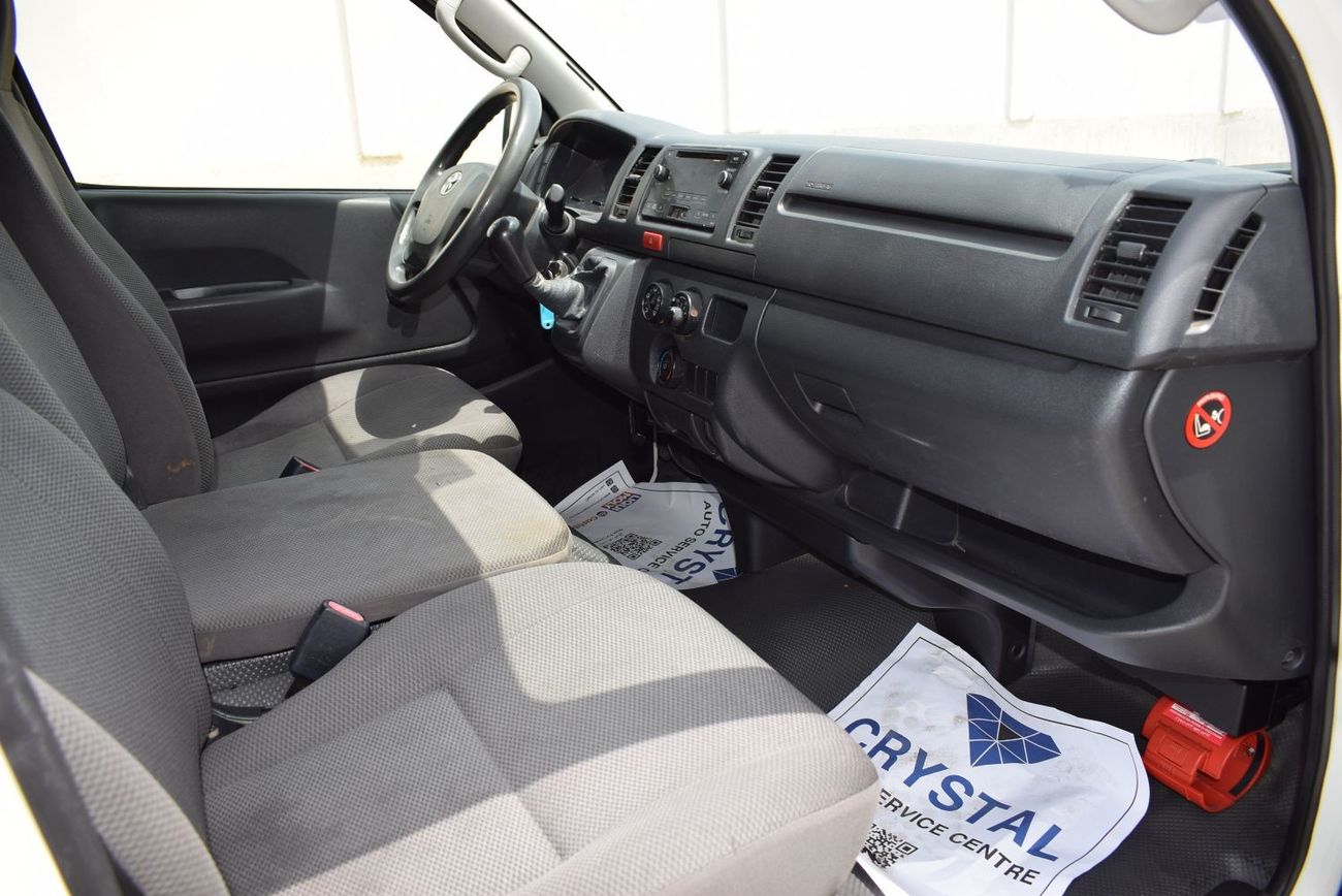 تويوتا هاياس GL - Std سقف