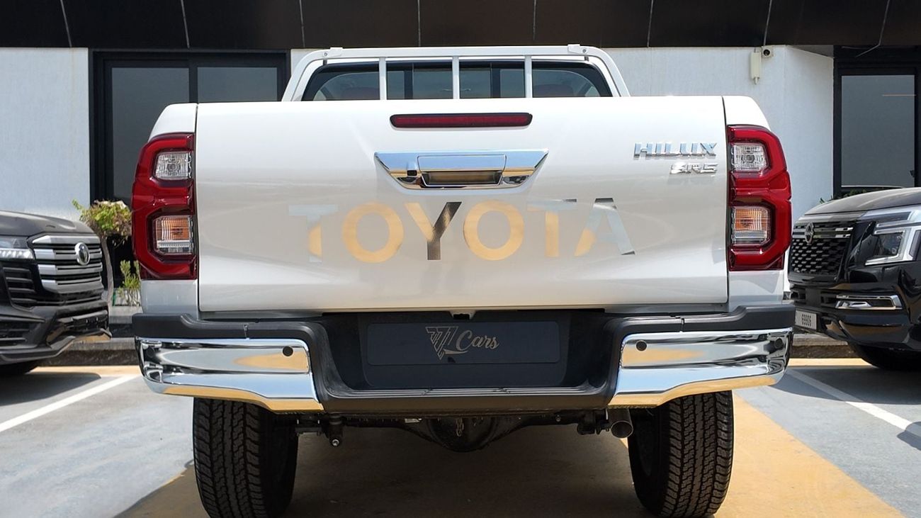 تويوتا هيلوكس  TOYOTA HILUX SR5 4.0 V6 4WD A/T 2026