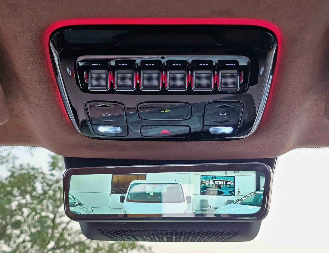 Dongfeng M Hero M817 HYBRID / 1.5L TURBO CHARGED / LARGE DISPLAY 15.6" TOUCHSCREEN / PANORAMIC ROOF (CODE#MH817H)