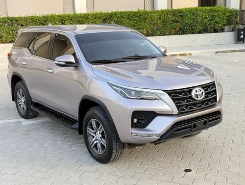 Toyota Fortuner Facelifted V4 2.7L EXR GCC Specs In Excellent Condition