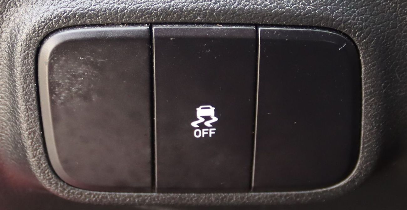 Hyundai Grand i10 YUNDAI GRAND i10 2023 model, GCC, in excellent condition, 94,000 km, 1.2L engine, price 33,000 dirha