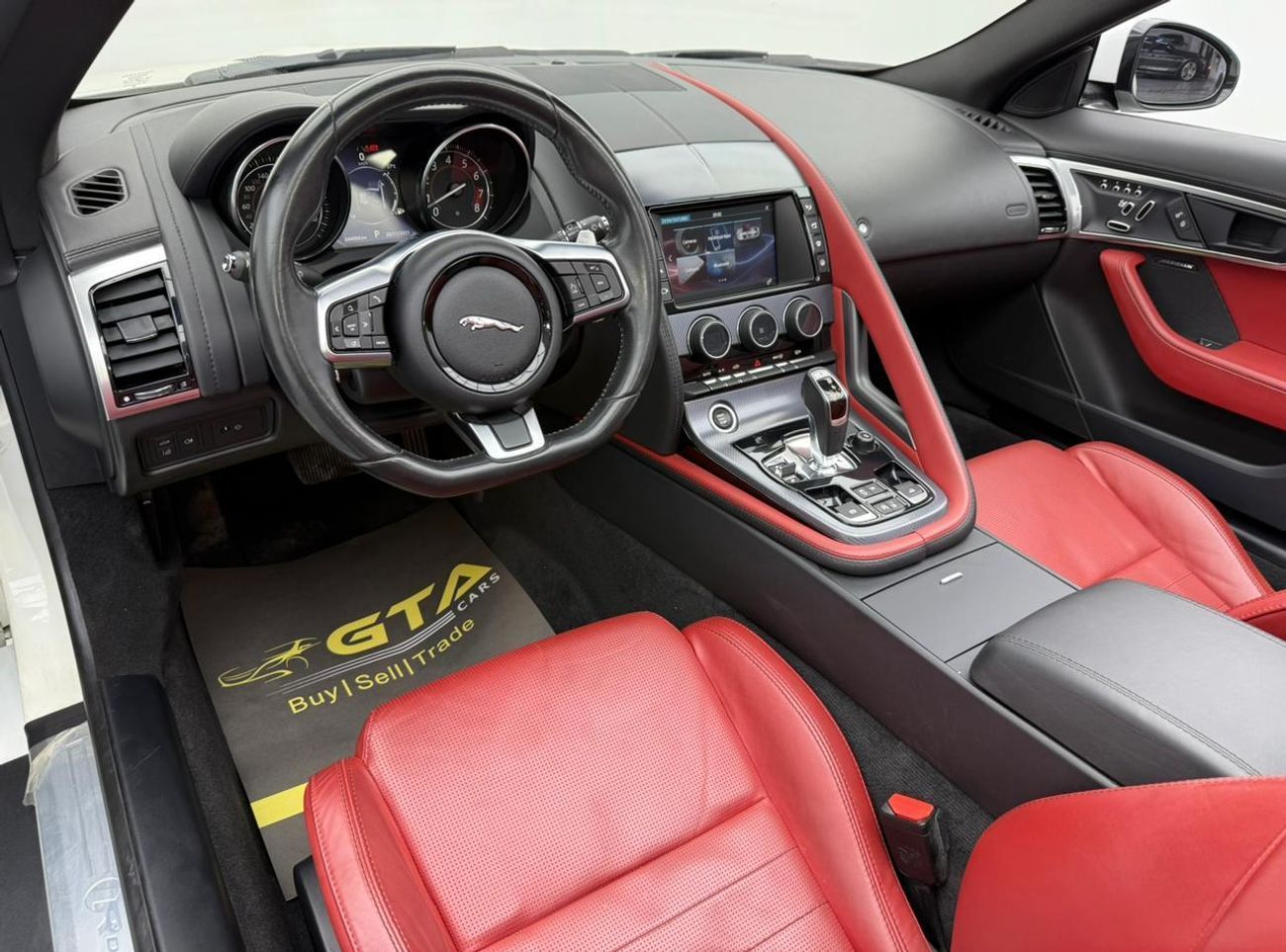 Jaguar F Type R-Dynamic 3.0L (380 HP) Convertible 2018 Jaguar F-Type R-Dynamic, 2027 Jaguar Service Pack, Fully Lo