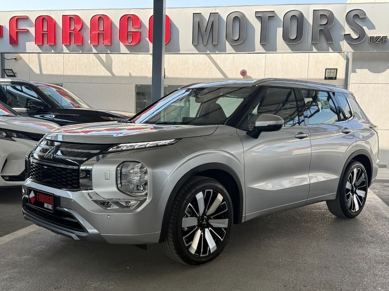 ميتسوبيشي آوتلاندر OUTLANDER 2.5 P-LINE 4WD **EXPORT ONLY**التصدير فقط خارج الخليج**