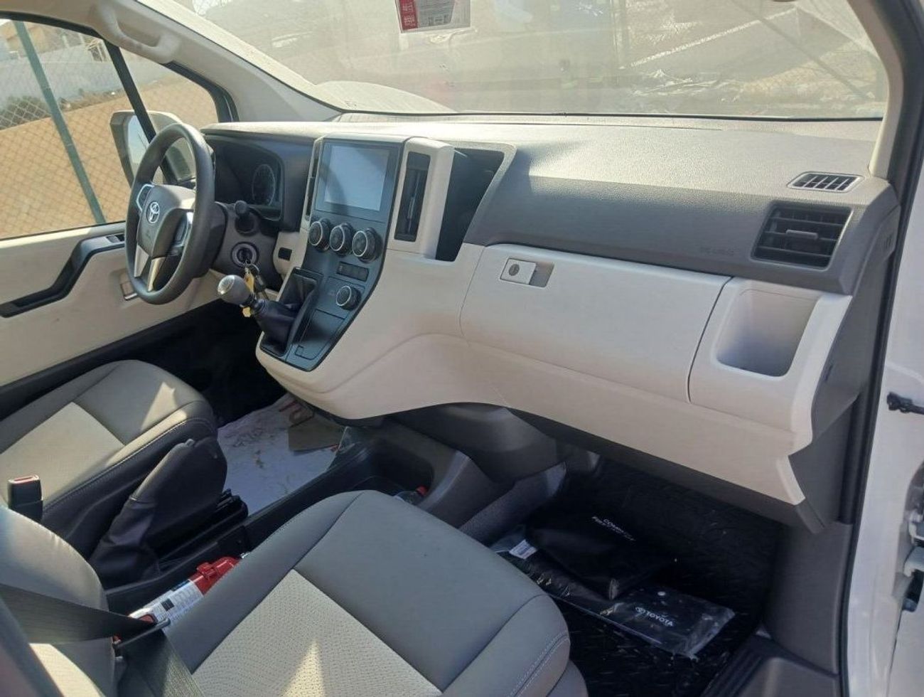 Toyota Hiace ECT0006 - Toyota Hiace High Roof Passenger Van - 2.8L Diesel Manual White - Full Options