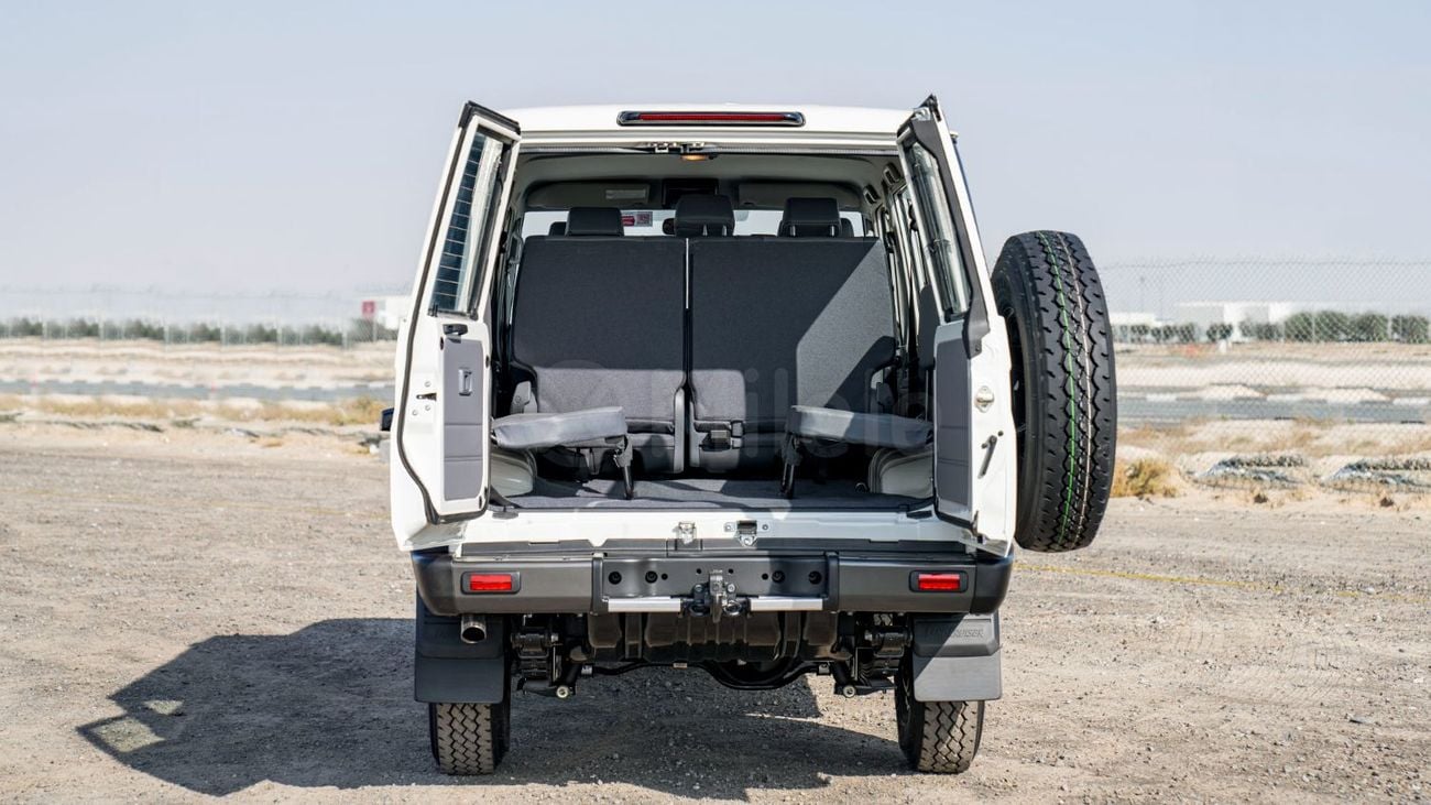 تويوتا لاند كروزر 76 TOYOTA LAND CRUISER 76