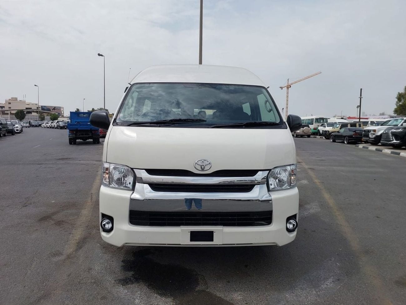 Toyota Hiace TOYOTA HIACE COMMUTER VAN RHD 2018 MODEL 3.0 L DIESEL AUTOMATIC(PM36297)