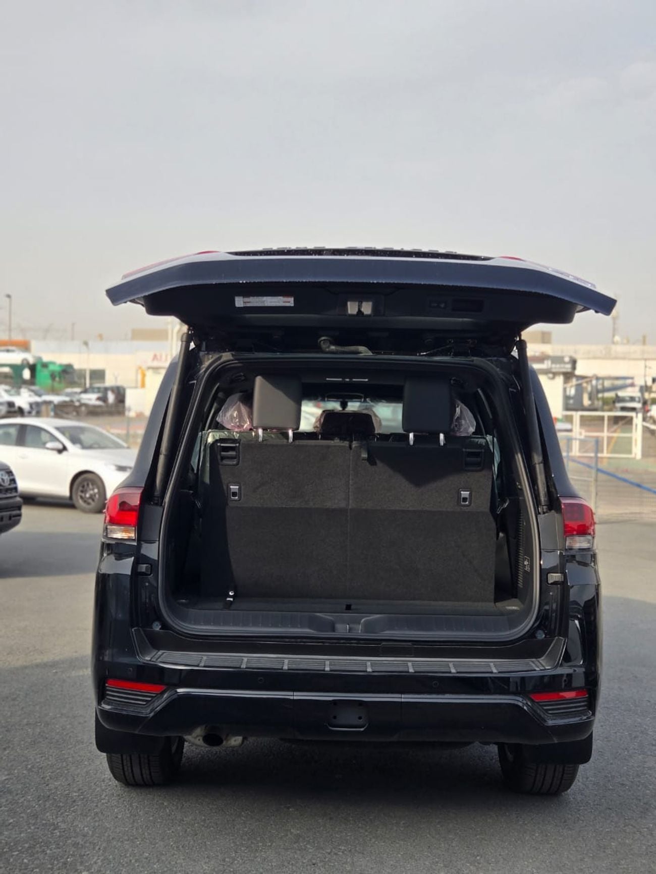 Toyota Land Cruiser GXR PETROL A/T 7 SEATER