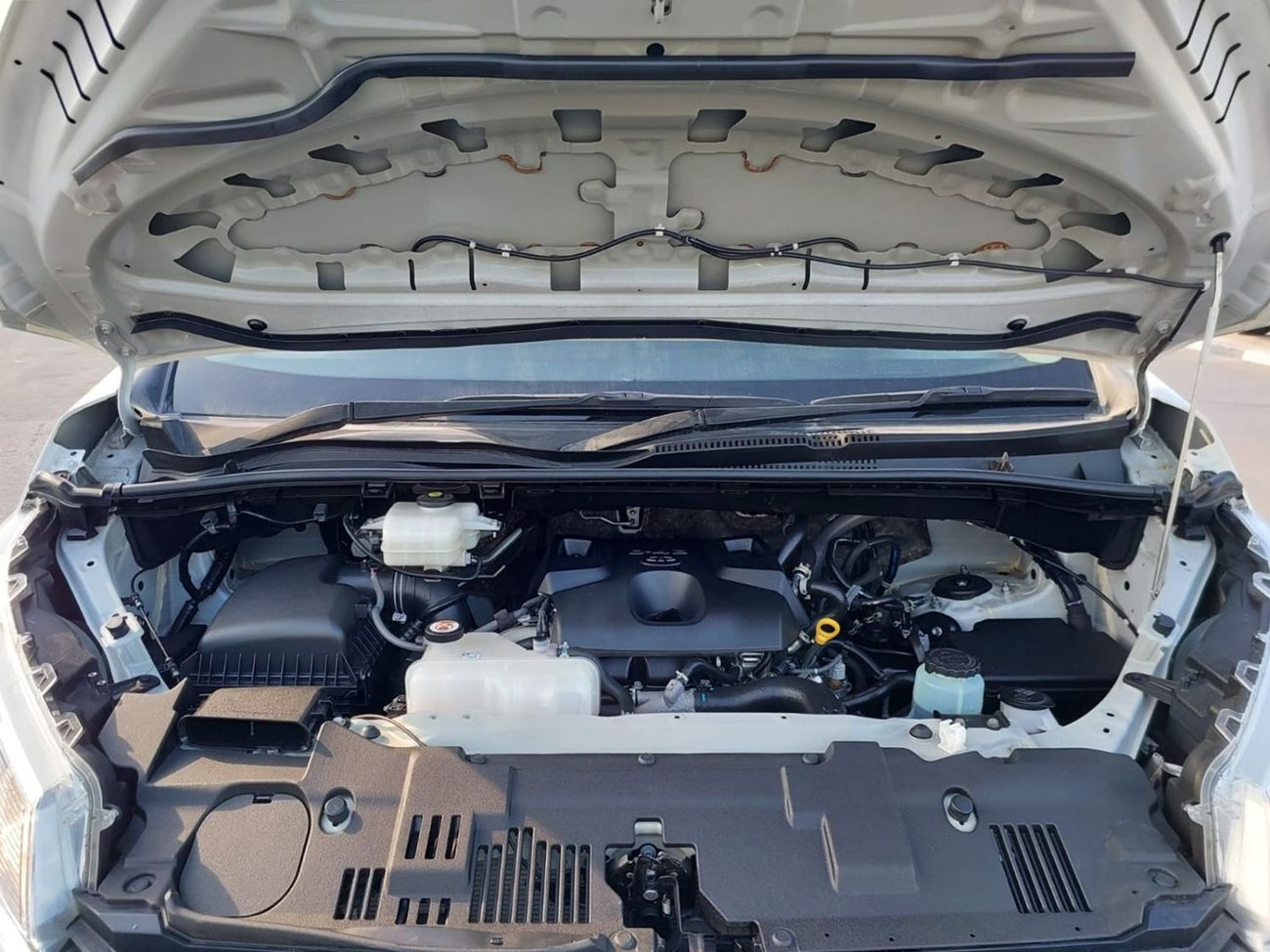 Toyota Hiace (RAMADAN OFFER) TOYOTA HIACE COMMUTER VAN RHD 2023 MODEL 2.8 L DIESEL AUTOMATIC(PM21193)