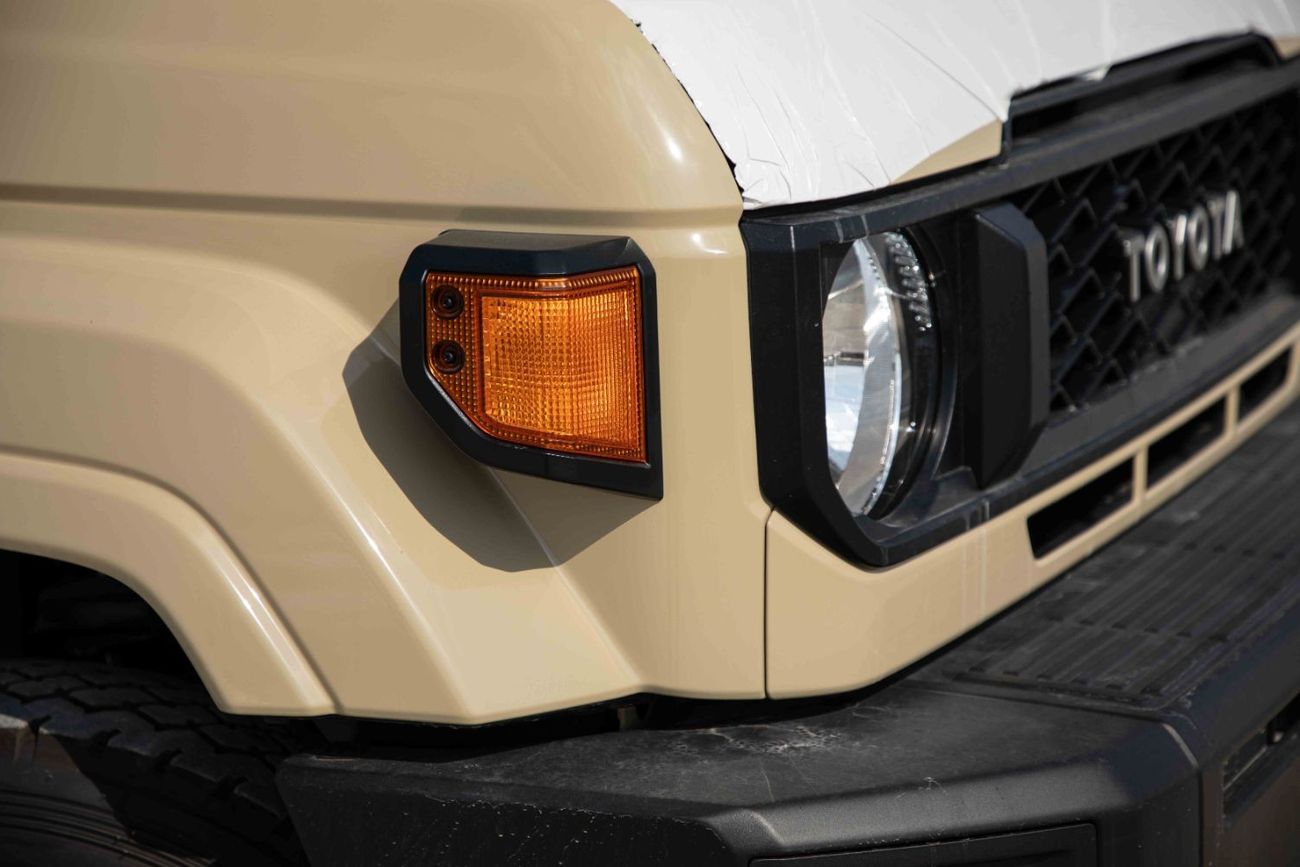 Toyota Land Cruiser 70 2024 Toyota Land Cruiser (LC78) 2.8 Hard Top 3DR - Beige inside Bluish Grey