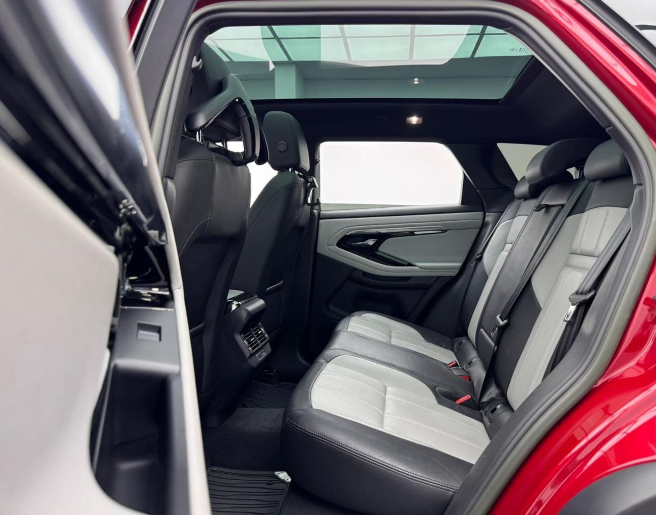 لاند روفر رانج روفر إيفوك P200 R-Dynamic S 2.0L 2023 Range Rover Evoque P200 S R-Dynamic, 2028 LR Warranty, Full LR Service Hi