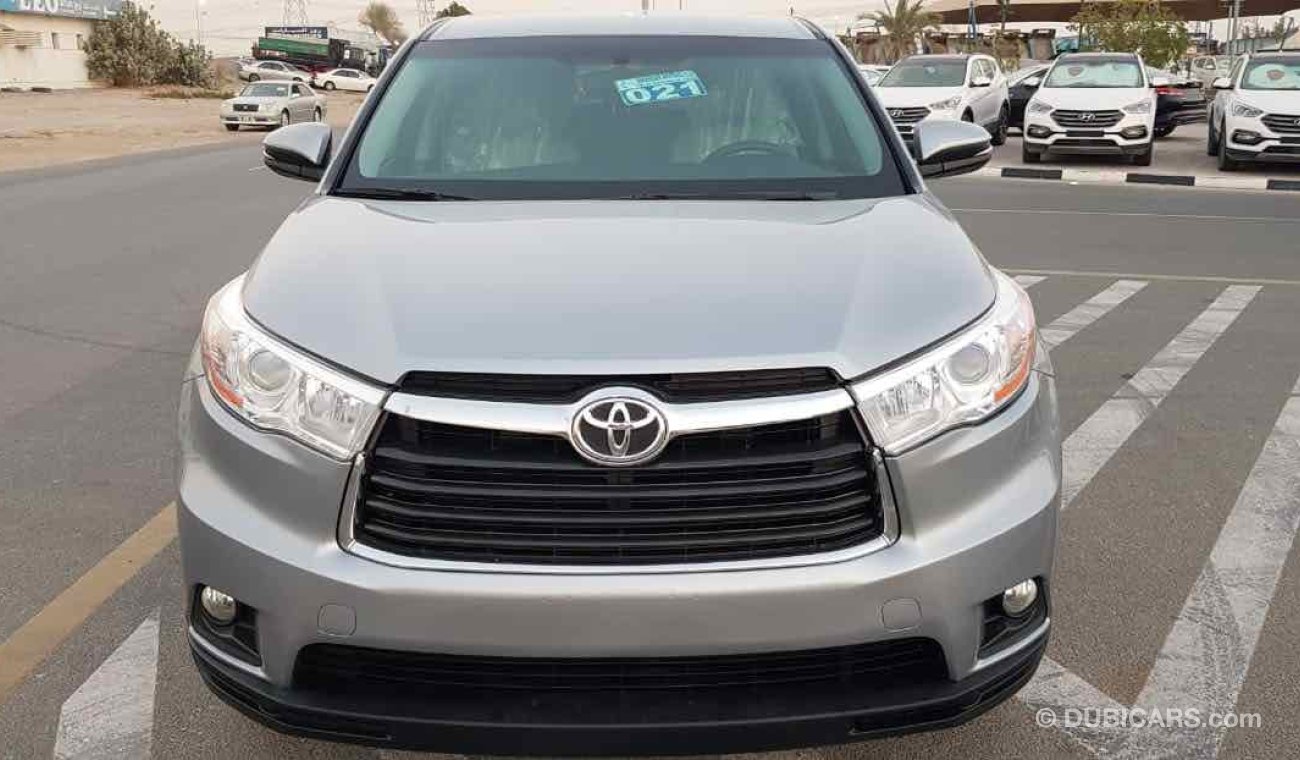 Toyota Highlander fresh and imported and very clean inside and outside and ready to drive
