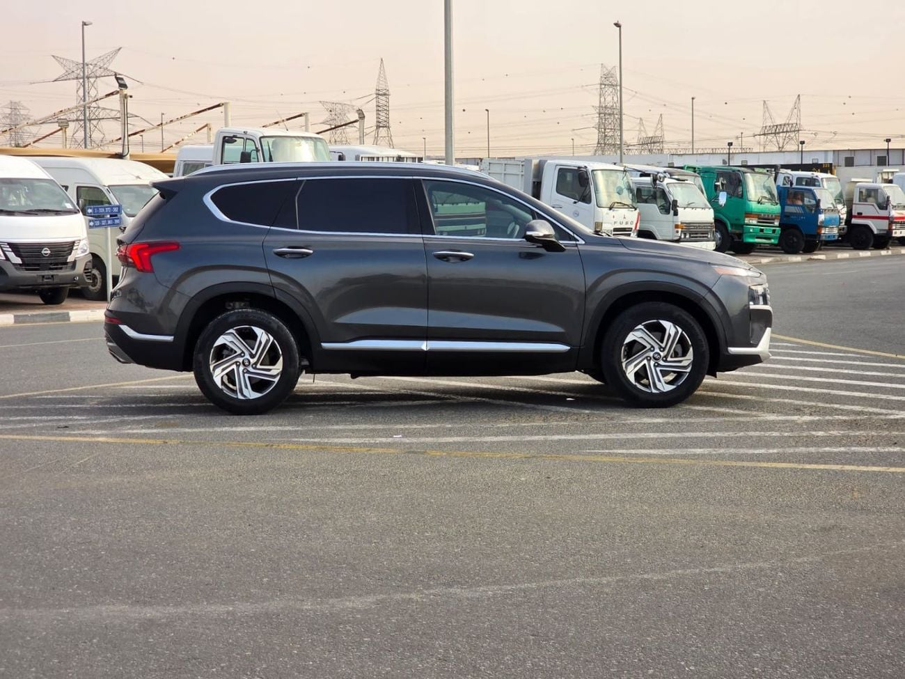 Hyundai Santa Fe Comfort 2.4L Panoramic Roof , 360 camera and Trunk automatic