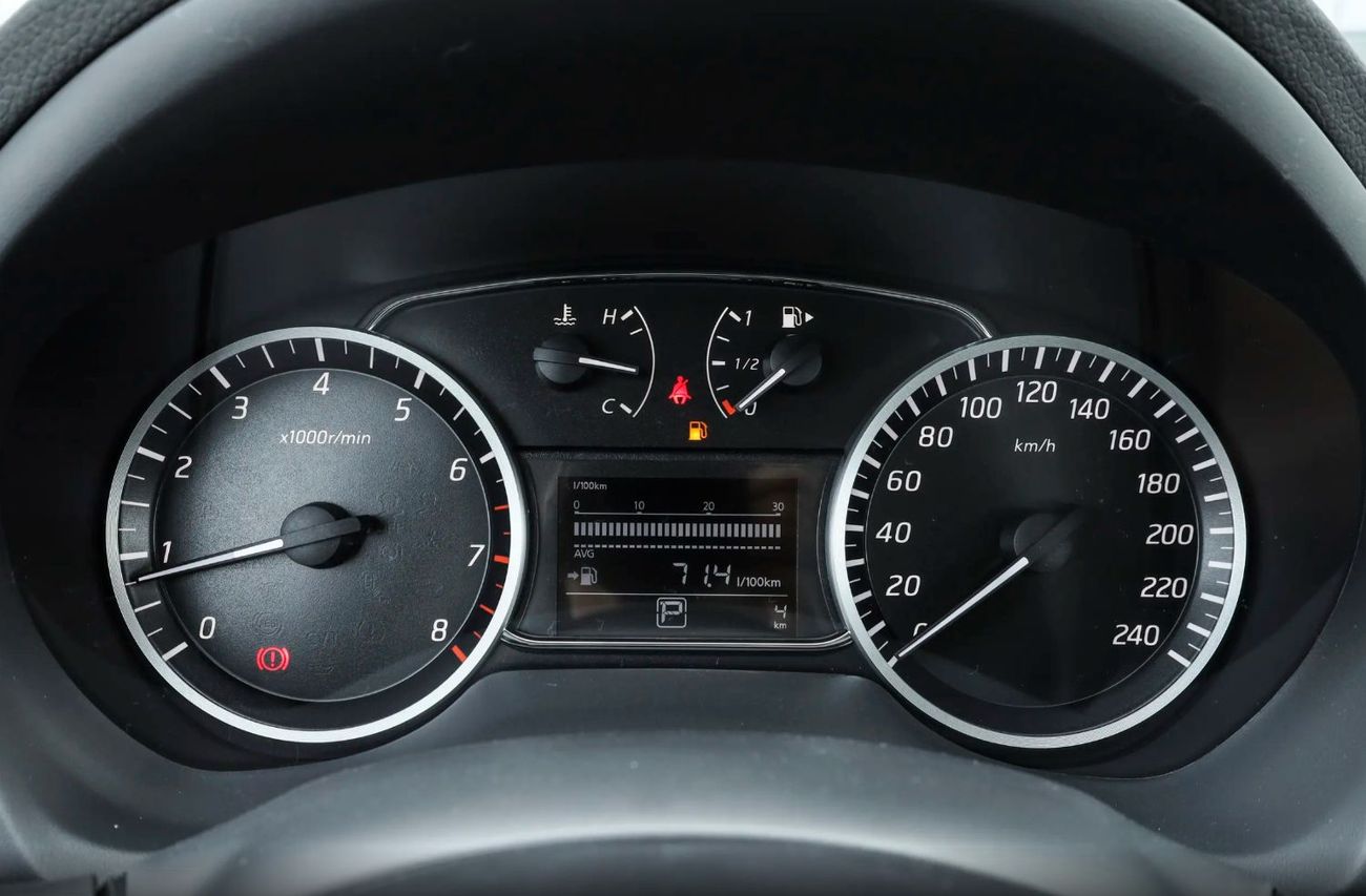 نيسان سيلفي 