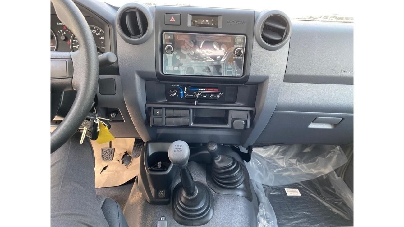 تويوتا لاند كروزر 70 78 4.2L DIESEL MANUAL TRANSMISSION ( ONLY FOR RE EXPORT OUTSIDE GCC COUNTRIES)