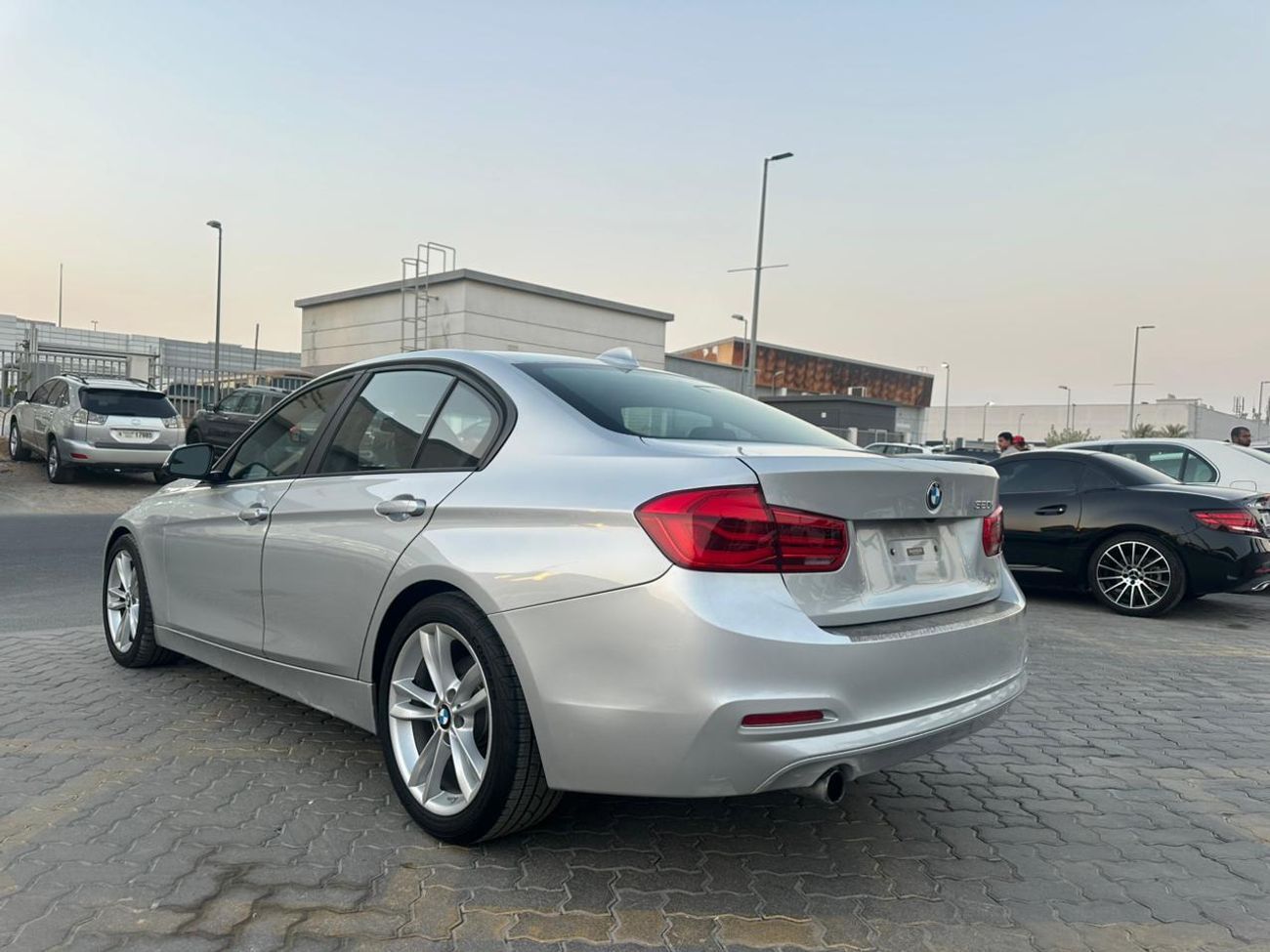 BMW 320i Exclusive 2.0L