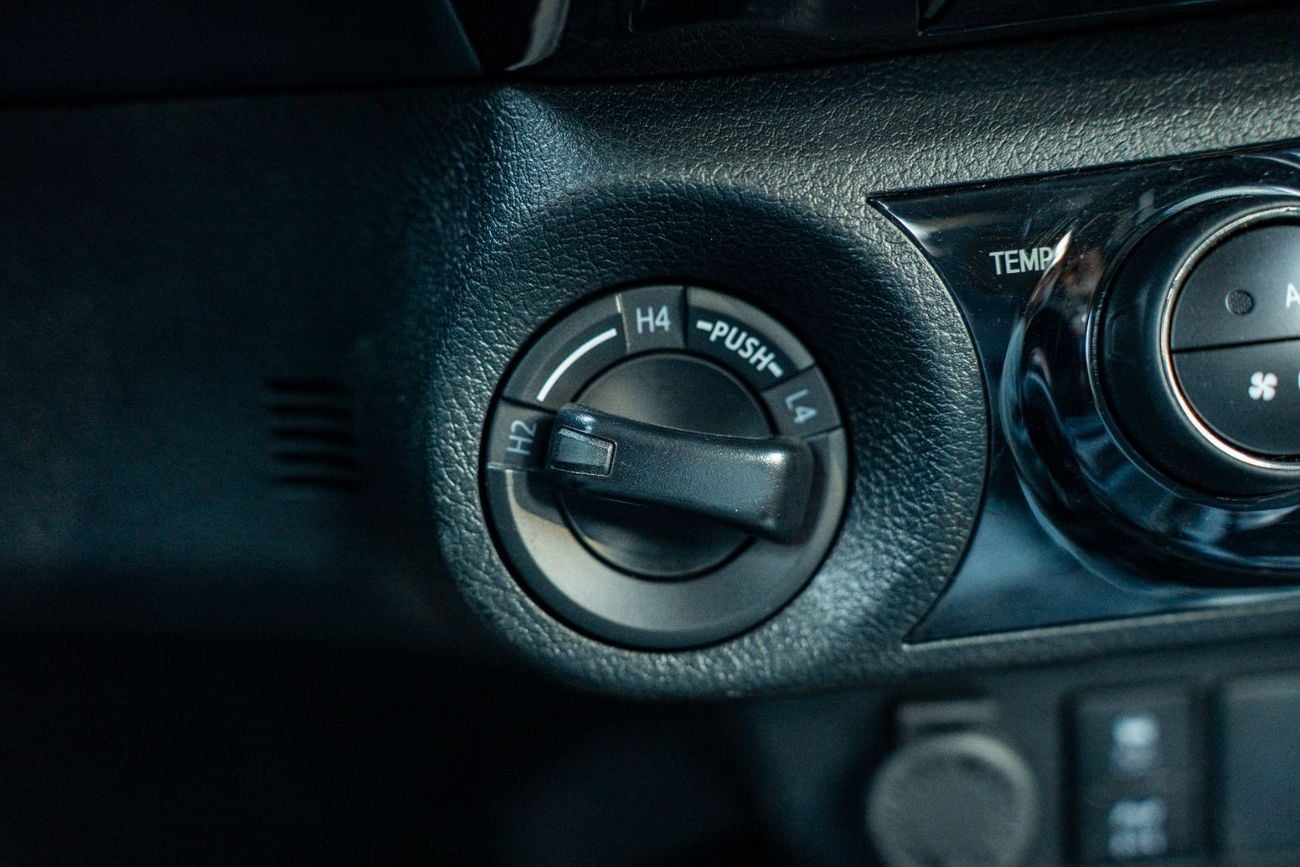 تويوتا هيلوكس 2026 Toyota Hilux Adventure (4.0L V6  4WD)