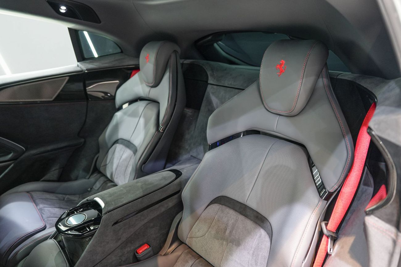 Ferrari Purosangue 2024 Ferrari Purosangue, Carbon Package, Panoramic Roof!!