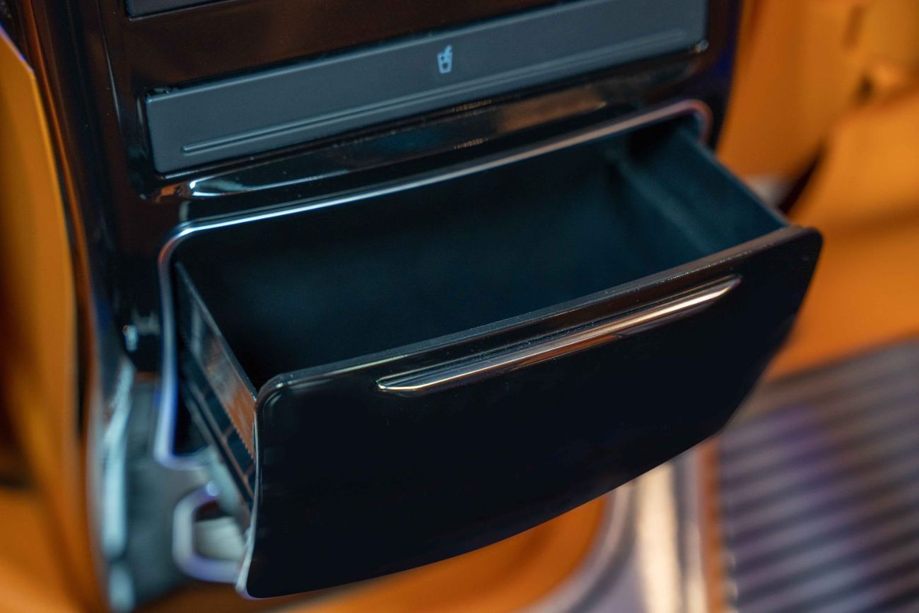 مرسيدس بنز V 250 VIP Luxury Interior | Reclining Seats, Sofa Bed  Ambient Lighting