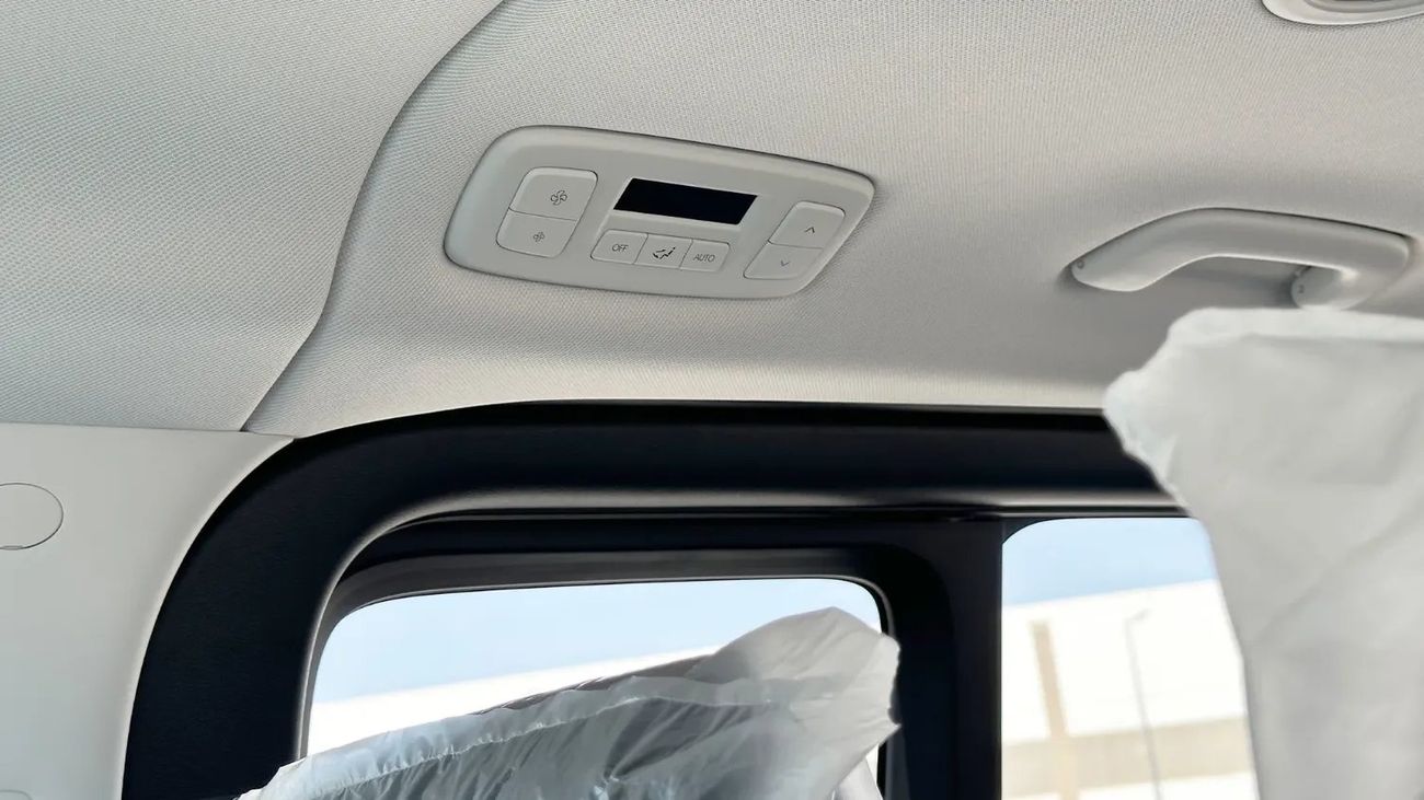 هيونداي ستاريا 3.5L 11 Seater Premier AT