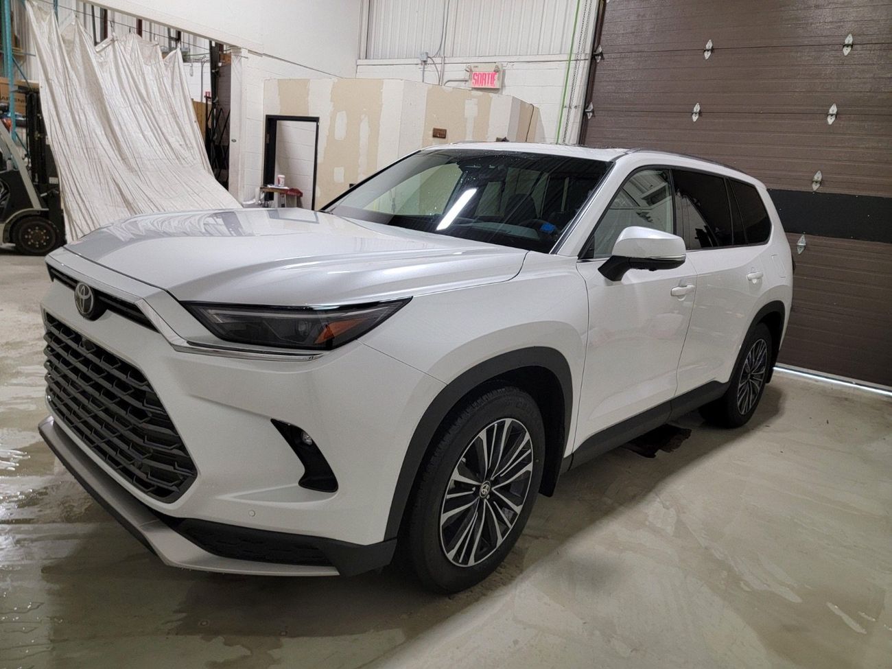 تويوتا جراند هايلاندر PLATINUM  HYBRID (Canadian spec)