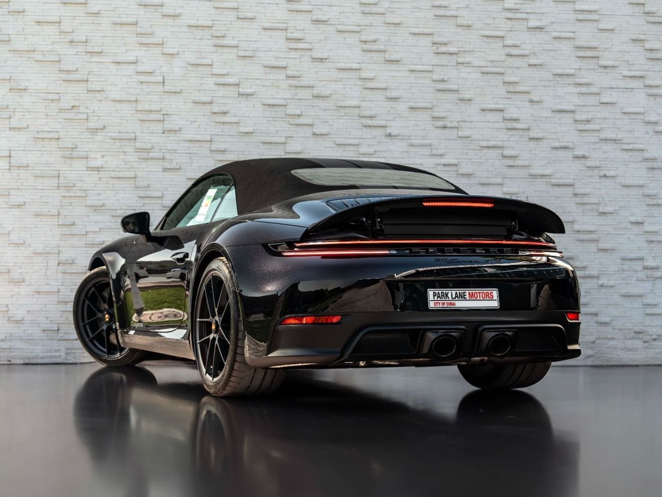 بورش 911 Carrera GTS 3.0L (450 HP) Convertible