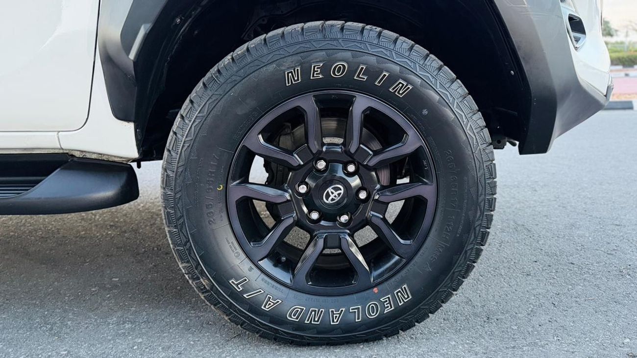 Toyota Hilux (GR BODY KIT INSTALLED | DOUBLE CABIN | POWER SEATS | AT | LEATHER SEATS |