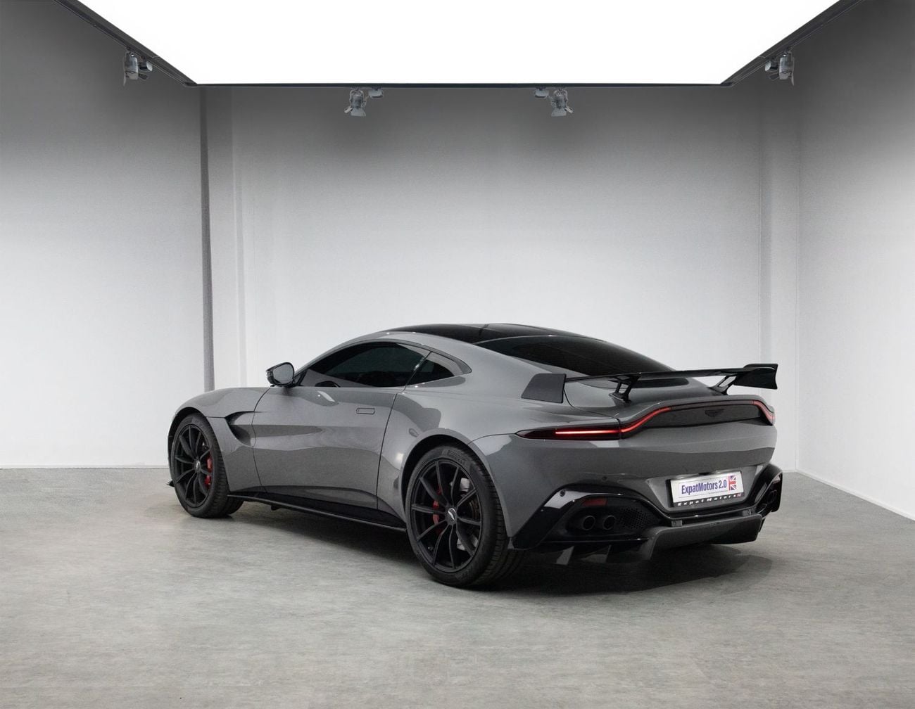 Aston Martin Vantage Standard V8