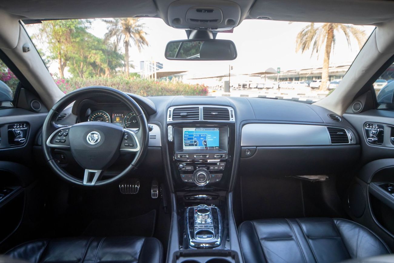 جاكوار XK Engine: 5.0L V8 | Power: 385 HP @ 6,500 RPM | Torque: 380 lb-ft @ 3,500 RPM