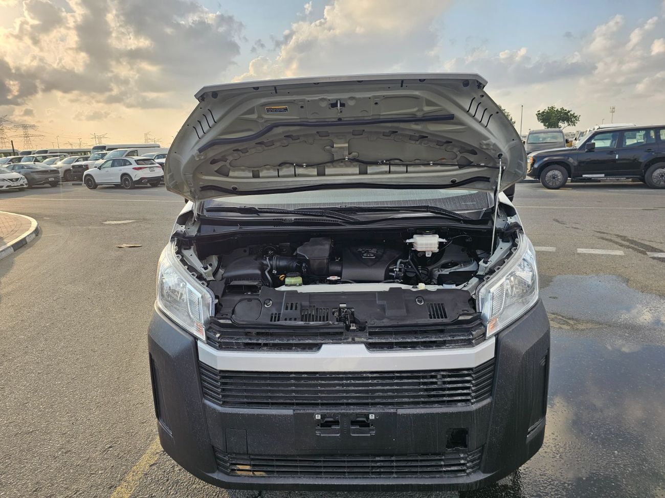 Toyota Hiace Commuter Highroof-3.5L-LHD-2WD-Side Glass-13 Seats- 4 Doors-Petrol-Automatic