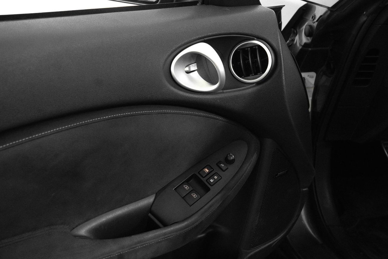 Nissan 370Z Std 3.7L (324 HP) Coupe 3.7L V6 VQ(328 HP) Coupe