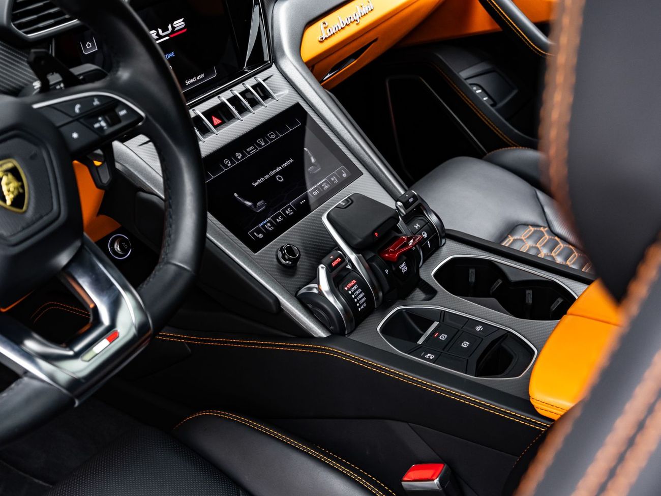 Lamborghini Urus STD 4.0T V8 2022 Lamborghini Urus, October 2026 Lamborghini Warranty, Full Service History, Low KMs,