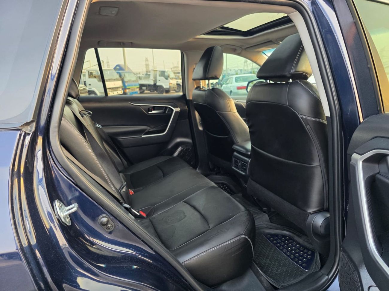 Toyota RAV4 2023 Model Sunroof , Push button , leather seats and trunk automatic