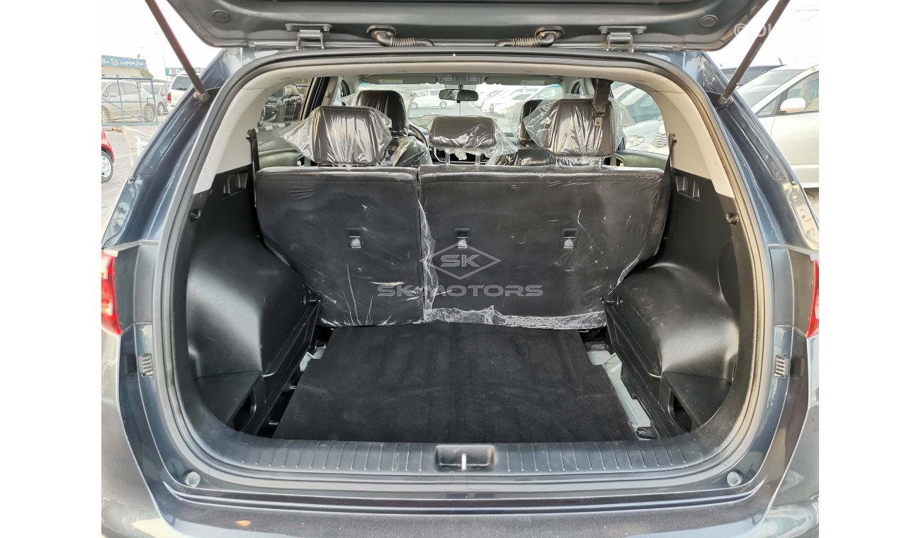 Kia Sportage 2.4L, 17" Rims, DRL LED Headlights, Front Heated Seats, DVD, Rear Camera, Fabric Seats (LOT # 731)