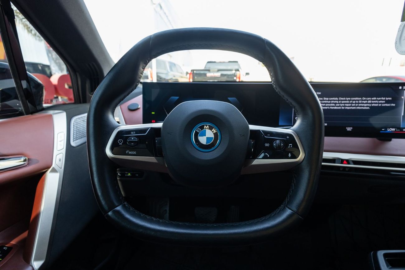 بي أم دبليو iX xDrive40