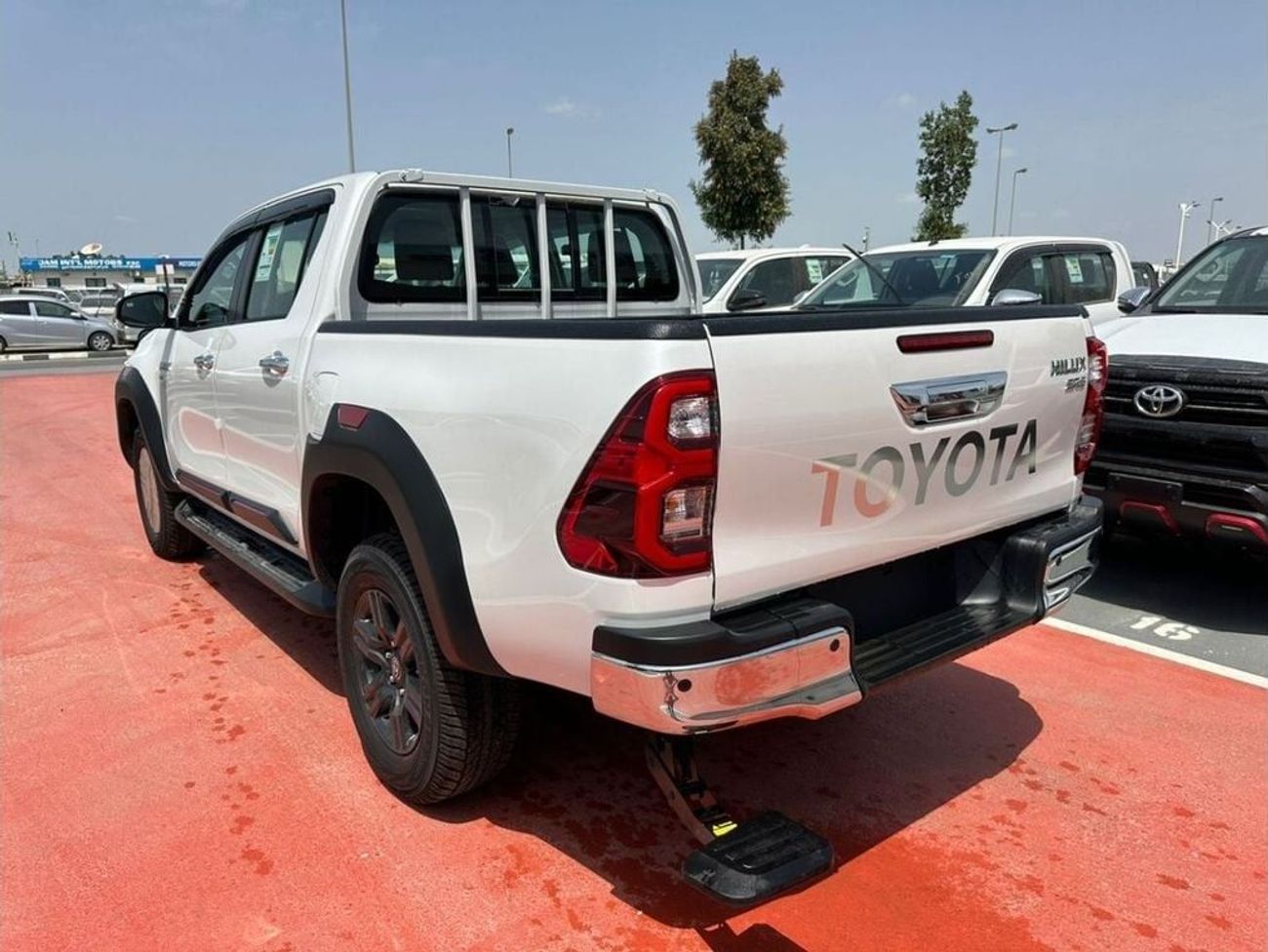 تويوتا هيلوكس TOYOTA HILUX 4.0 AT FENDER WHITE 2025