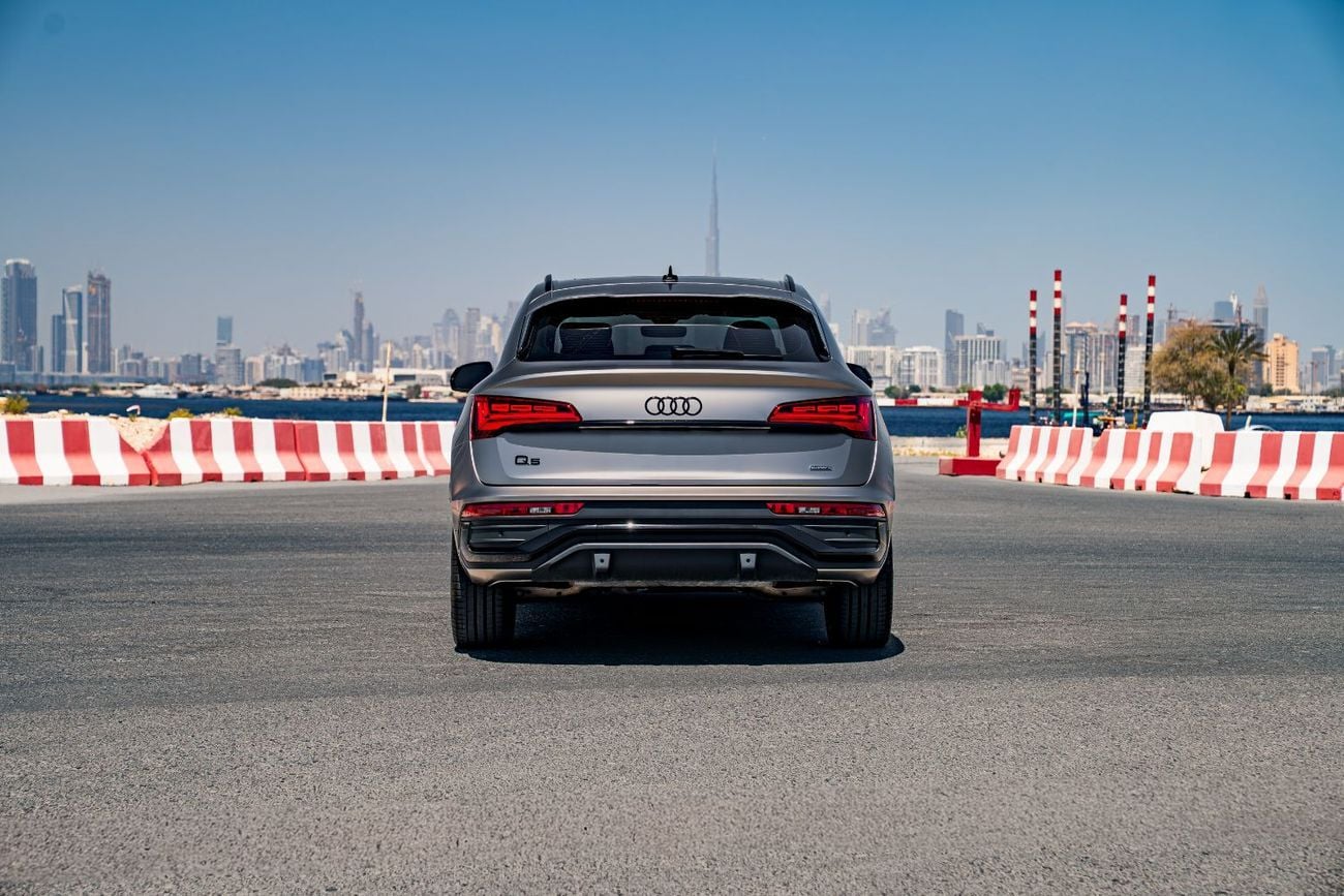Audi Q5 45 TFSI SPORTBACK S-LINE Fully loaded original paint no accident 2 keys completely service with service contract with agency