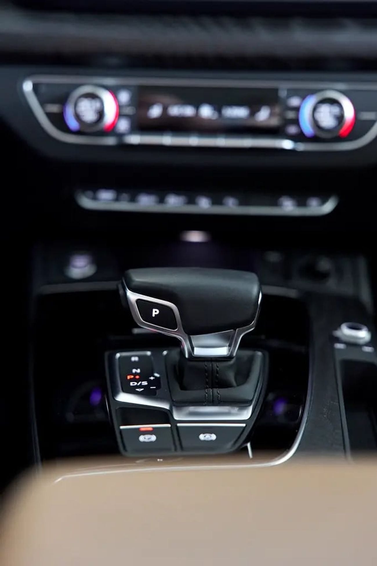 أودي Q5 45 TFSI Quattro Design 2.0L