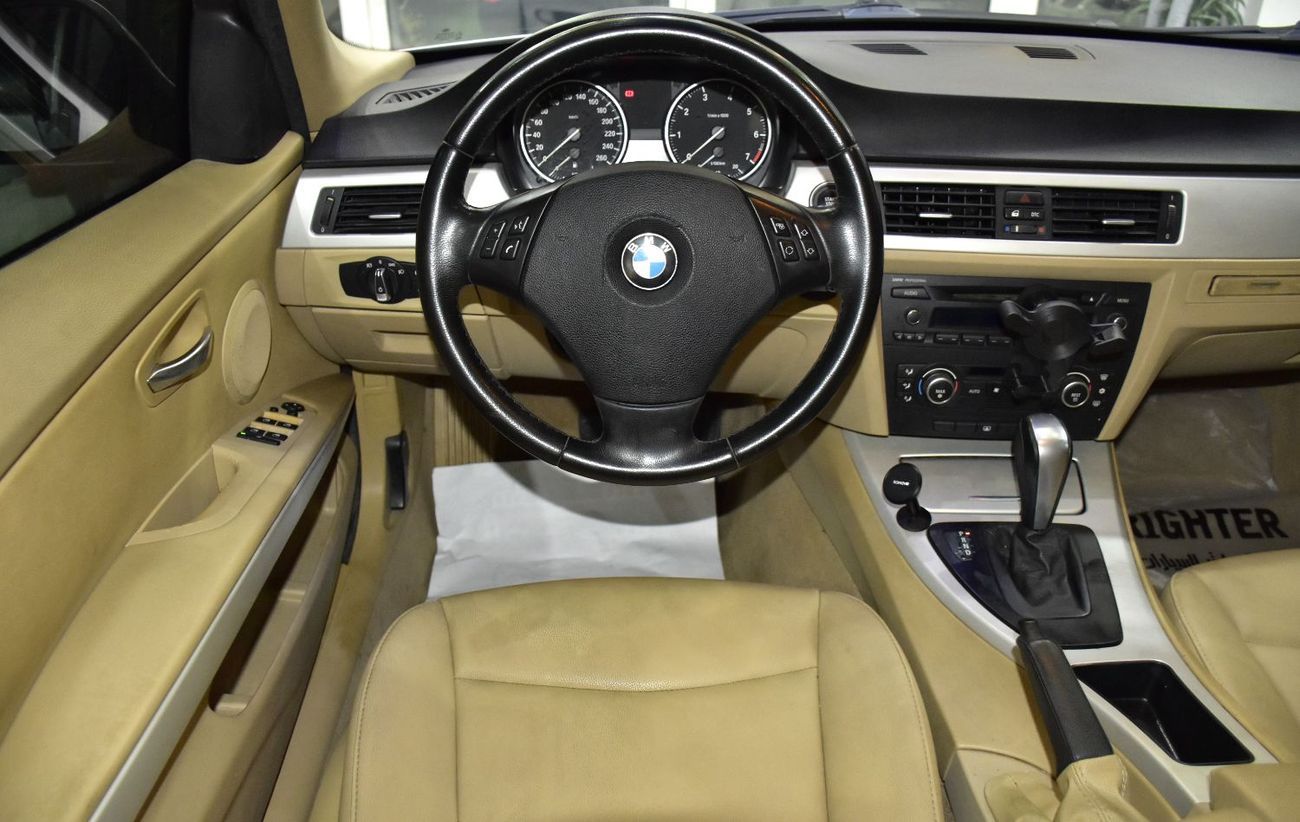 بي أم دبليو 320 EXCELLENT DEAL for our BMW 320i ( 2010 Model ) in Silver Color GCC Specs