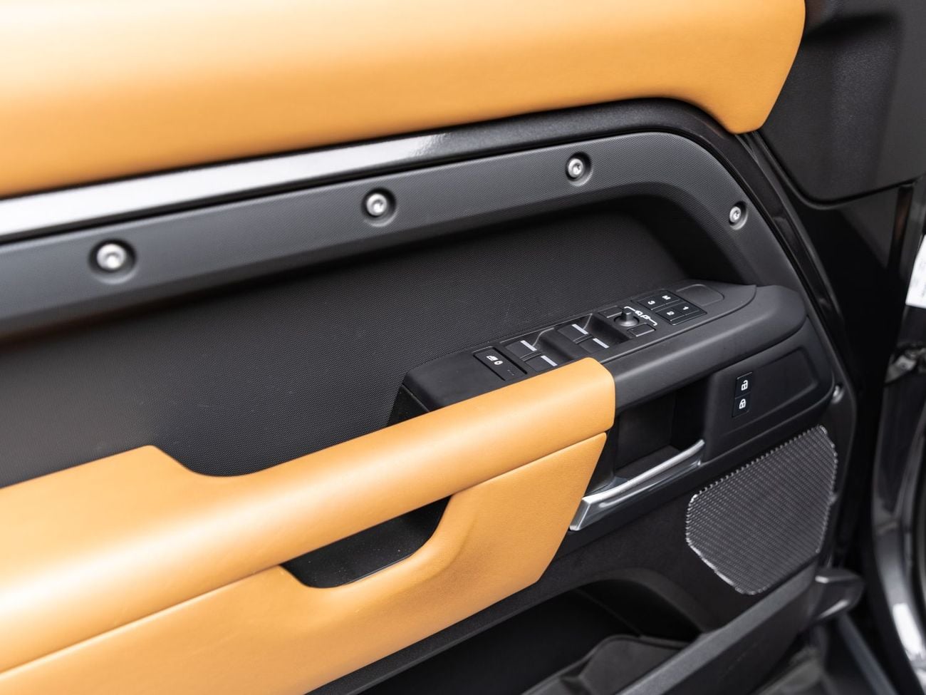 لاند روفر ديفندر 110 S P400 BUY NOW, PAY 2027 | THE | 2028 Al Tayer Warranty + Service, GCC