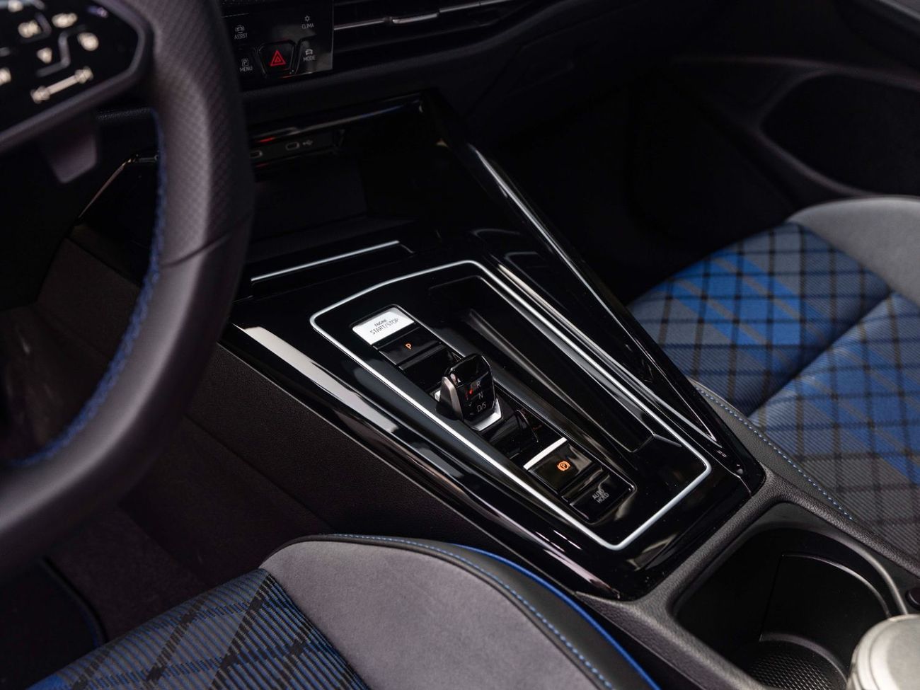 Volkswagen Golf R Base 2.0T