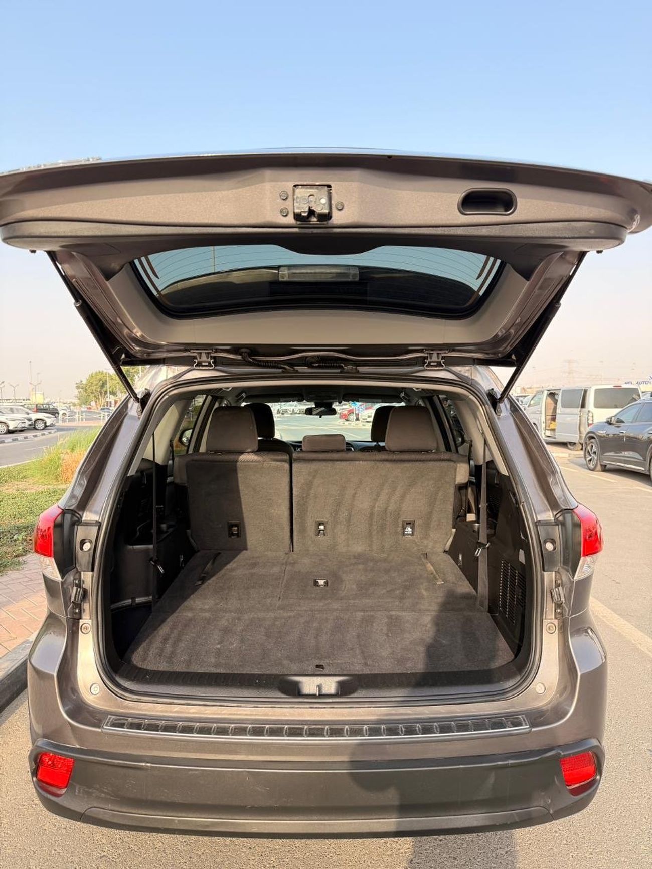 Toyota Highlander LE 3.5 L 2020 model