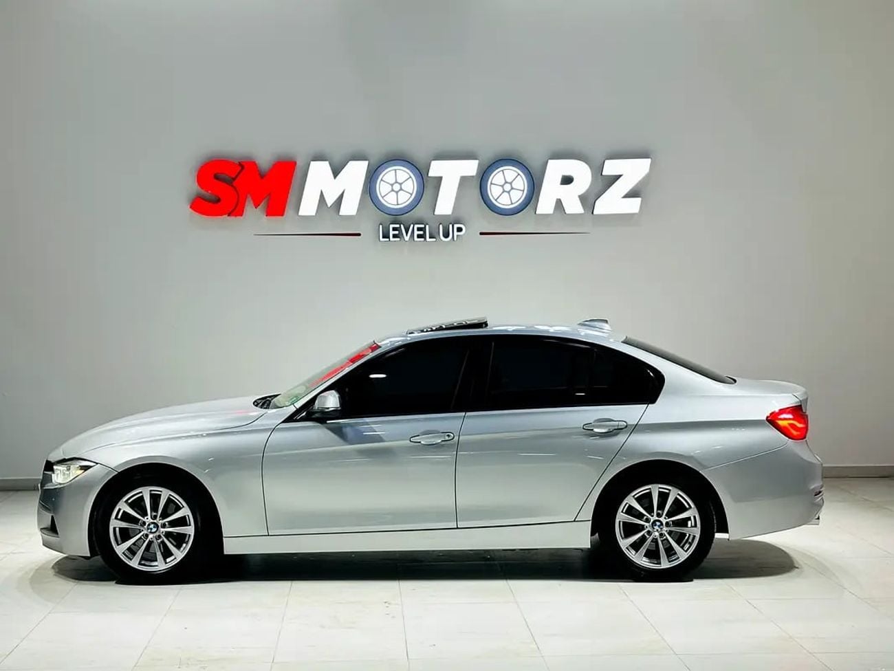 BMW 320i STD JOY EDITION
