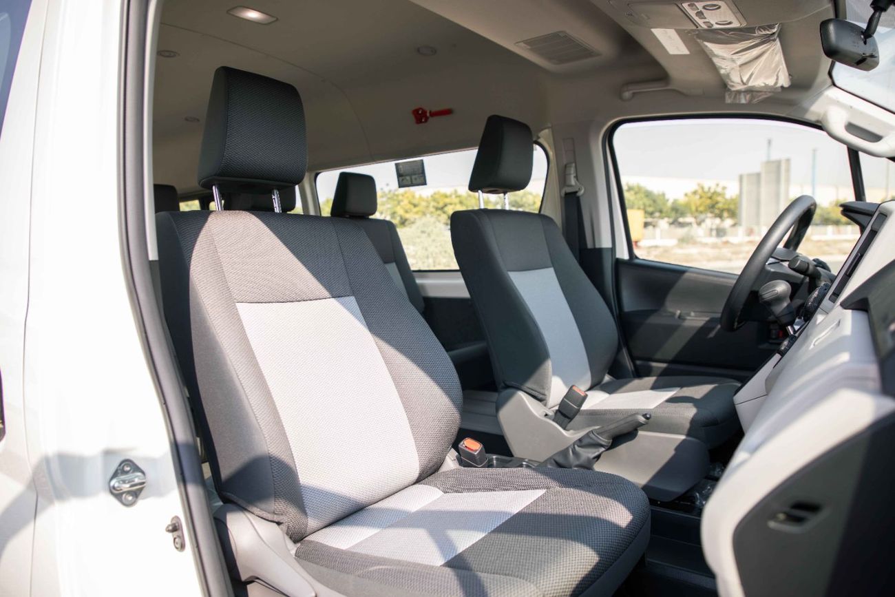 تويوتا هاياس 3.5L- White Inside Grey | Export Only