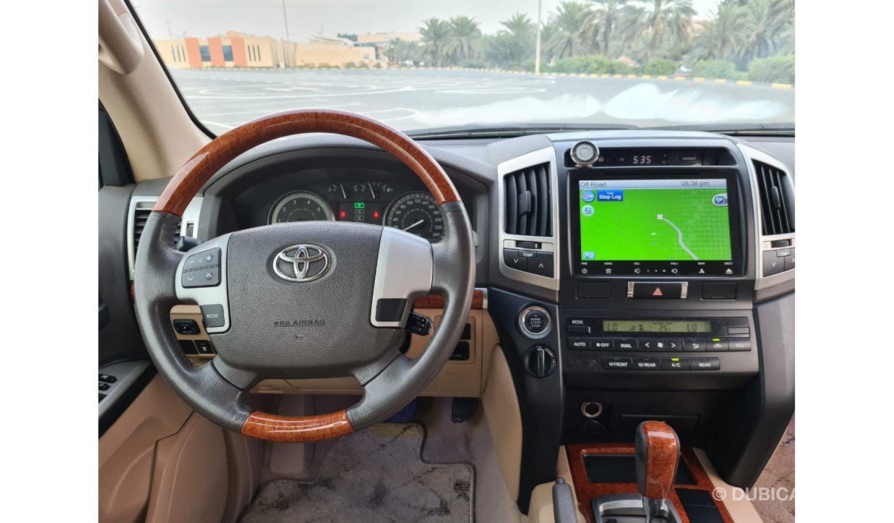 Toyota Land Cruiser Toyota Land Cruiser GXR 2015 GCC V8 full option in good condition